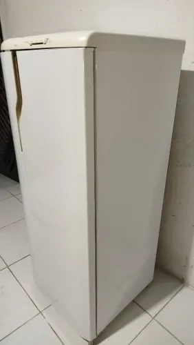 Geladeira Electrolux 240 litros com garantia