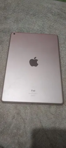 iPad 7a geração rosê 32gb com caneta (não é Apple Pencil) e capa magnética.