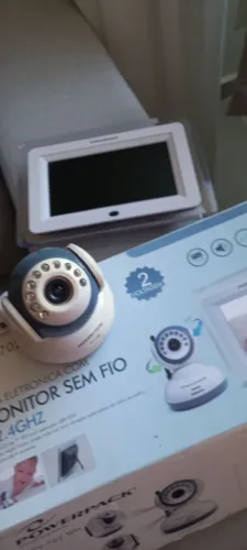 Vendo babá eletrônica com monitor sem fio.