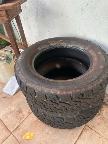 2 pneus 265x 60 aro 18