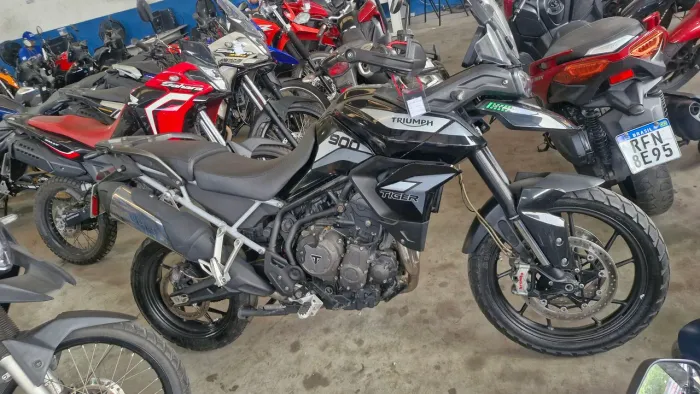 Triunph tiger 900