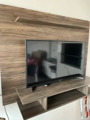 Painel de televisão suspenso