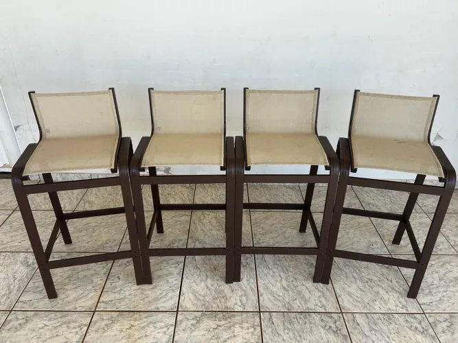 Kit com 4 Banquetas Altas em Alumínio e Tela Sling - Área Gourmet / Bancada