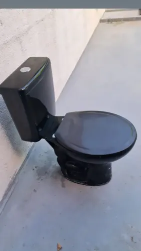 Vaso Sanitário MonoBloco Caixa Acoplada Cor Preta, Marca Celite, Super Conservado