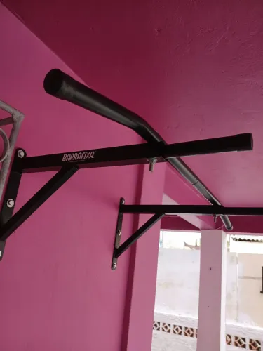 Barra fixa para exercícios