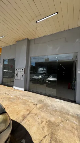 Alugo belíssima sala comercial na 104 sul