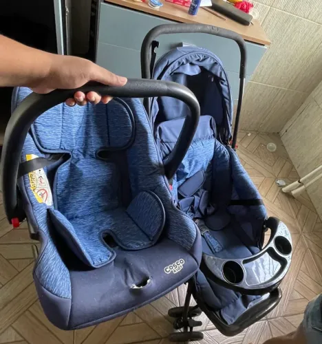 Combo carrinho + bebê conforto Cosco