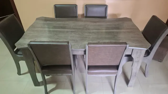 Mesa de jantar com 6 cadeiras