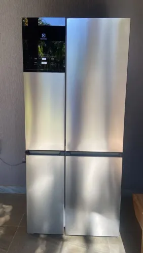 Geladeira IQ8S frost free inverter 581 Lt 4 portas, com defeito