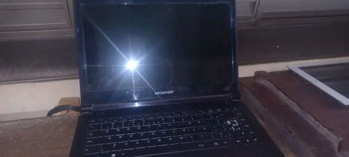 NOTEBOOK MEGAWARE COM DEFEITO  $ 50