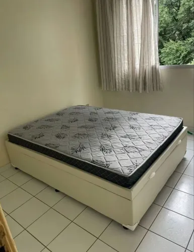 Conjunto base de cama queen e colchão de molas ensacadas Orthoflex 