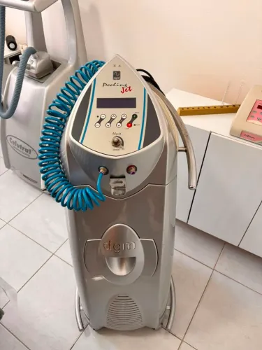 Aparelho para limpeza de pele ( peeling jet)