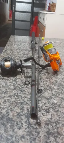 Vendo carretilha/c vara e molinete tudo por 320