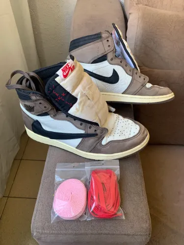 Tênis Nike Air Jordan High edição Travis Scott