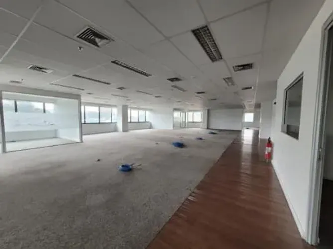 Sala comercial na Avenida das Nações Unidas, 17891 - Conjunto 701 1442 m²