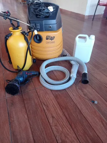 Extratora Wap, pulverizador e parafusadeira com a escova.