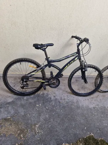Bicicleta caloi Max Front aro 24 com 21 macha.
