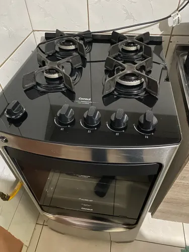 Fogão 4 bocas/ nem um ano de uso.