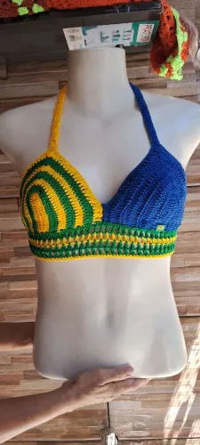 Cropped de crochê do Brasil tamanho M 
