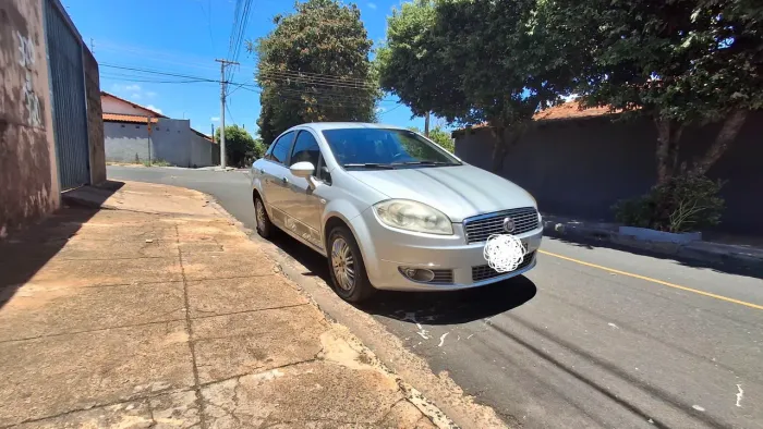 Fiat Linea Essence 1.8 Flex 16V 4P 2012