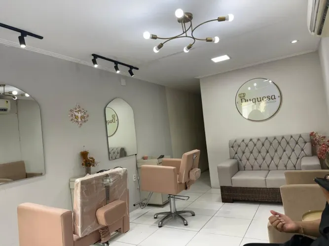 Precisa-se de manicure e pedicure. Com experiência e comprometida 