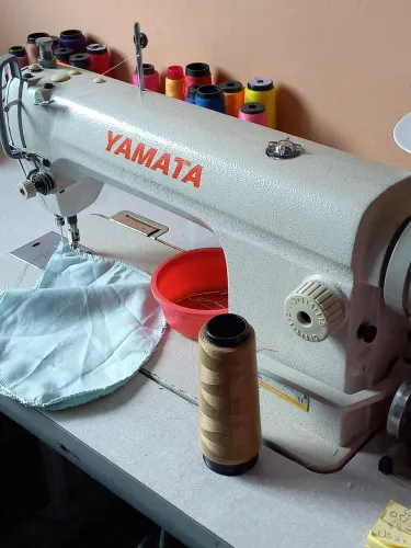 Máquina  Costura Reta Yamata 