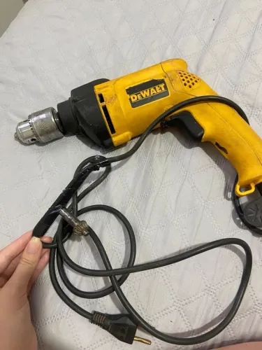 Parafusadeira e furadeira DEWALT 800W