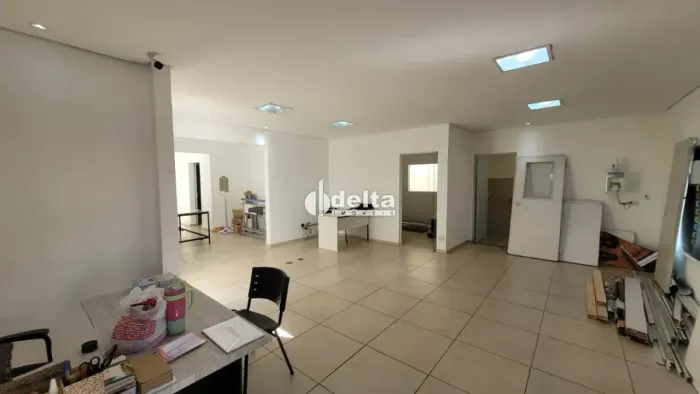 Casa Comercial disponível para locação no bairro Centro em Uberlândia-MG