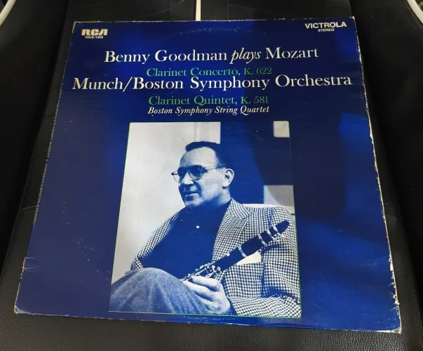 Goodman plays Mozart