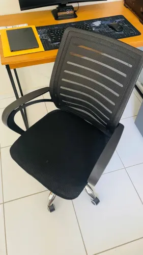 Cadeira de Escritório Ergonômica Giratória