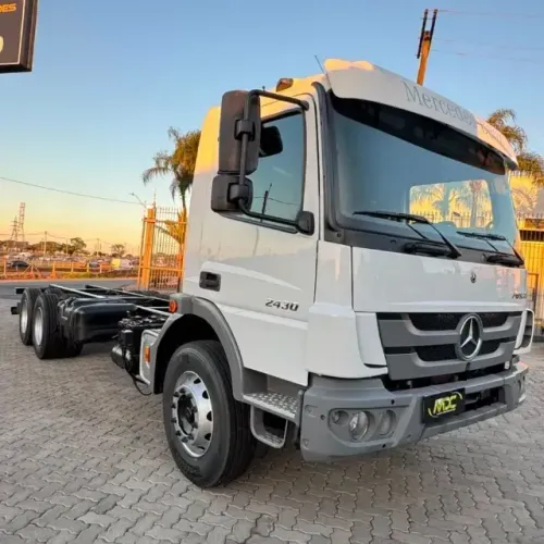 Vendo Caminhão Mercedes Benz