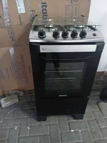 Vende um fogão de quatro bocas