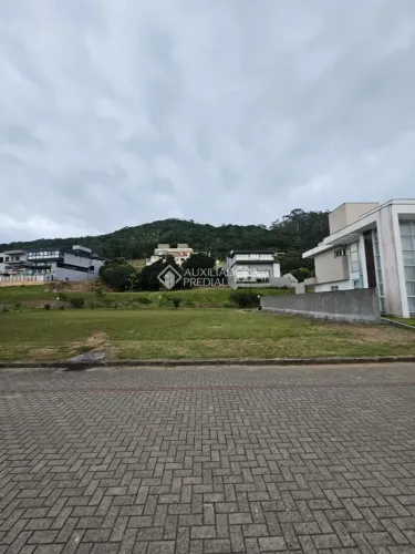 Terreno em Condomínio Fechado nos Ingleses - 466m², Próximo à Praia!