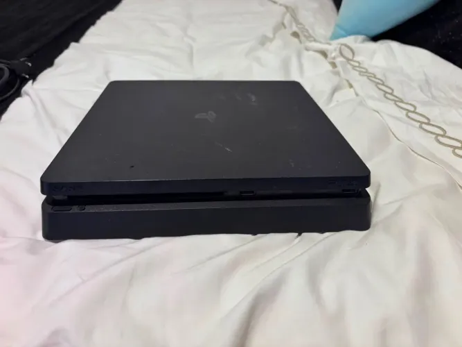 Vendo PS4 Slim 1TB, funcionando normalmente.