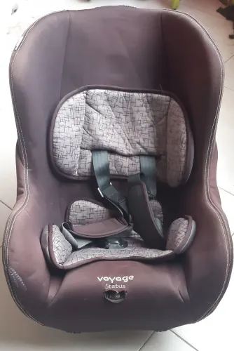 Cadeira infantil marca Voyage em muito bom estado de conservação.