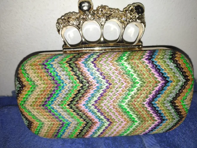 Bolsa Clutch de palha sintética