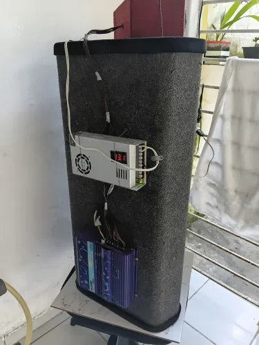 Caixa de som automotivo
