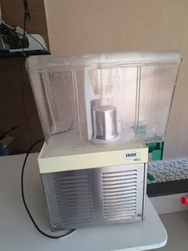 Vendo refresqueira ibbl muito nova 