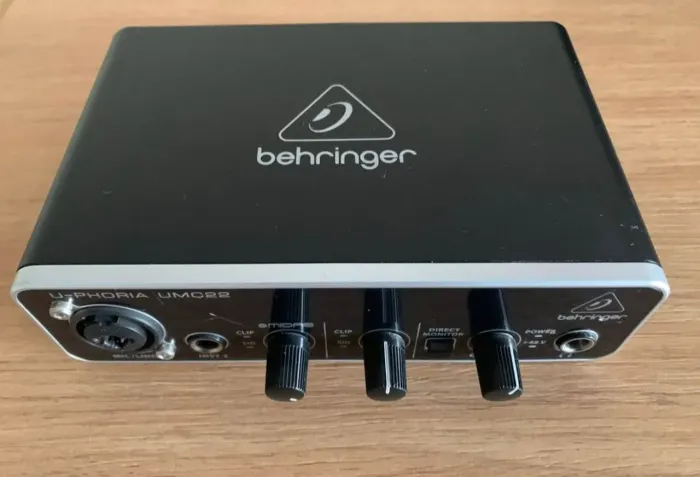 Interface de áudio behringer novo