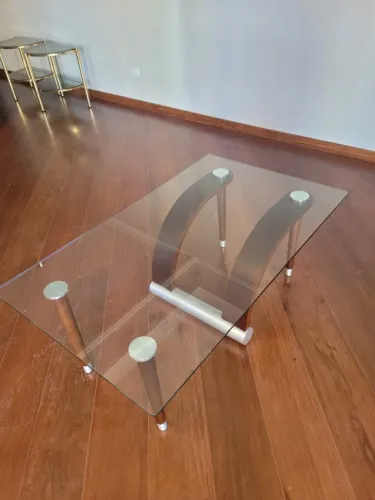 Mesa de centro de sala,  retangular de vidro,,com estilo e impecavel