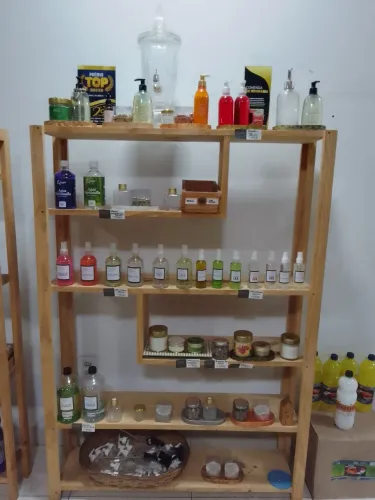 Vendo estante semi-nova, organizadora em madeira rústica
