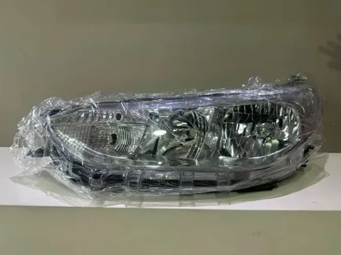 PAR FAROL NOVO ORIGINAL TOYOTA YARIS 2018 A 2024 811700dj00