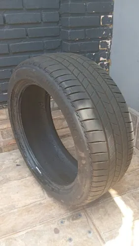 Pneu 225/45//R17 Bridgestone 80% de borracha