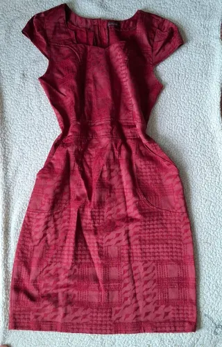 Vestido vermelho com bolsos tamanho p
