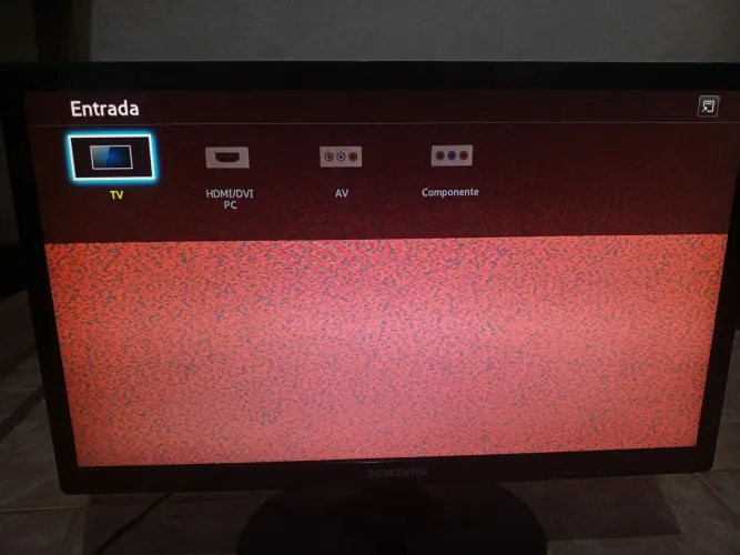 Vende-se TELA 21,5 POLEGADAS Tv/monitor. Com fonte, controle. Tudo em perfeito estado