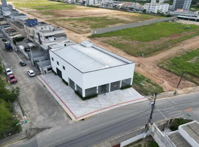 Galpão aluguel anual 582.37 m² em Santa Regina