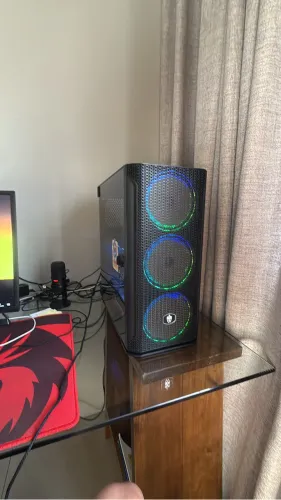 PC GAMER + MONITOR GAMER MÁQUINA