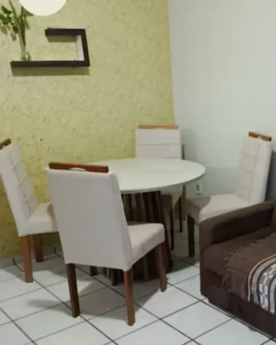 Mesa de Jantar nova com 4 cadeiras