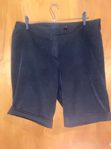 Short preto social