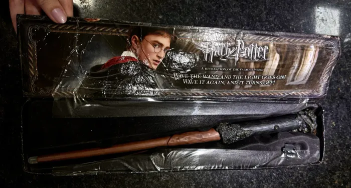Varinha Harry Potter Com Luz (Illuminating Wand) - Official Noble Collection